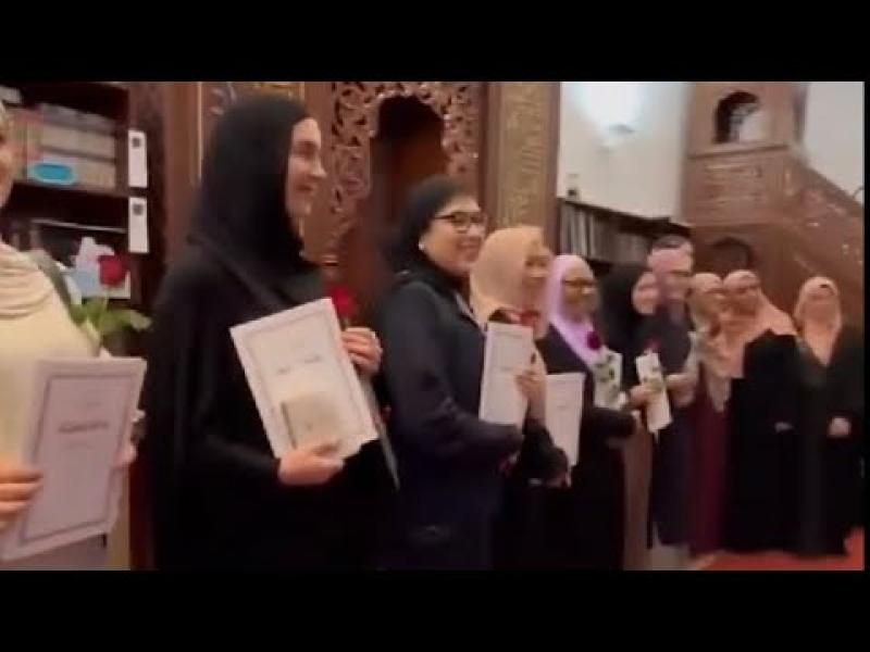 Australian Women, Inspired by Situation in Gaza, Convert to Islam