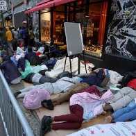 Migrants dropped at New Jersey train stations to avoid New York bus restrictions, NJ officials say