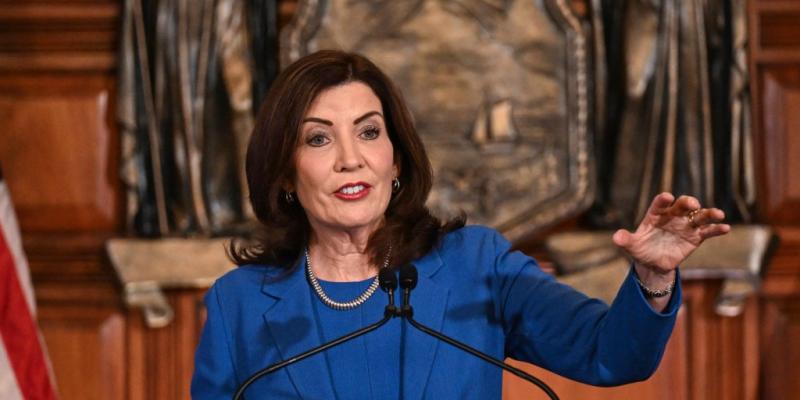 N.Y. Gov. Hochul says reported migrants who attacked NYPD officers in Times Square should be deported