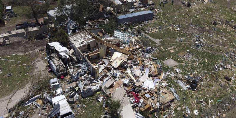 At least 18 dead as tornadoes and storms batter central U.S.