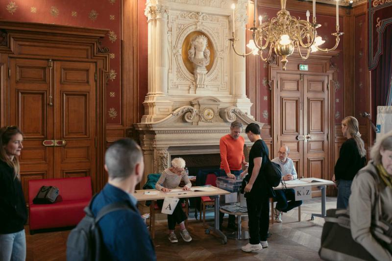 Live Updates: No Party Wins Absolute Majority in France Elections, Projections Show