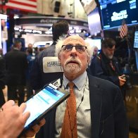 Stocks tumble on US recession fears | Fox Business