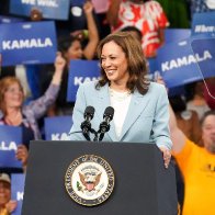 Kamala Harris Hits Record Lead Over Trump, New Poll Shows - Newsweek