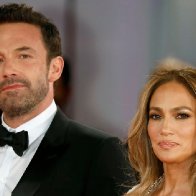 Jennifer Lopez files for divorce from Ben Affleck