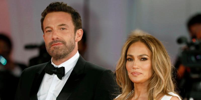 Jennifer Lopez files for divorce from Ben Affleck