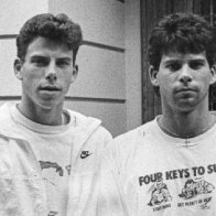 Kim Kardashian: Free the Menendez brothers