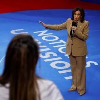 Kamala Greets Latino Crowd With 'Donde Esta La Biblioteca?' 