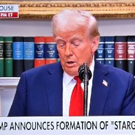 Trump unveils "Stargate"