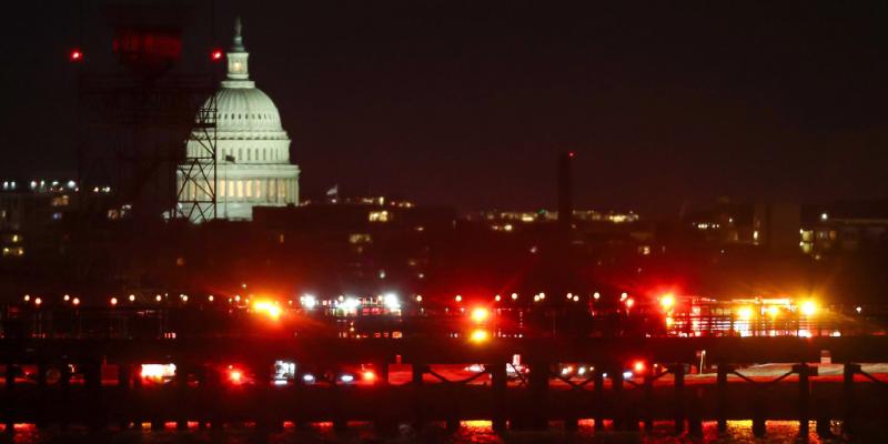 What we know after plane, Black Hawk collide near Reagan Airport