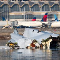 American Airlines engine and fuselage lifted from Potomac in effort to recover all victims of D.C. midair collision