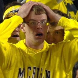 2D83FCD000000578-3282196-The_face_that_says_it_all_This_Michigan_fan_looked_horrified_as_-a-4_1445398510133.jpg