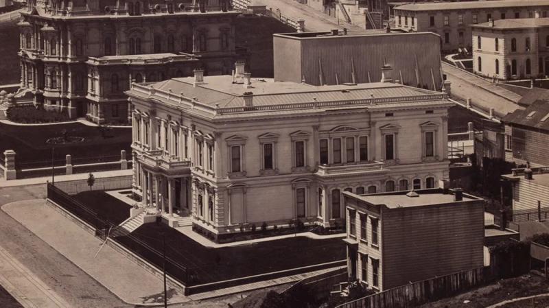 The Man Who Built a 40-Foot Spite Fence Around His Neighbor's Home