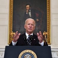 Biden Boosts Vaccine Requirements for Large Employers, Federal Workers to Combat Covid-19  - WSJ