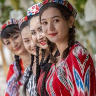 Exhibit displays cultural diversity, poverty alleviation in Xinjiang