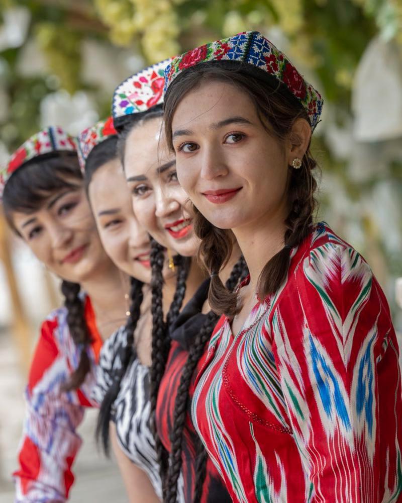 Exhibit displays cultural diversity, poverty alleviation in Xinjiang