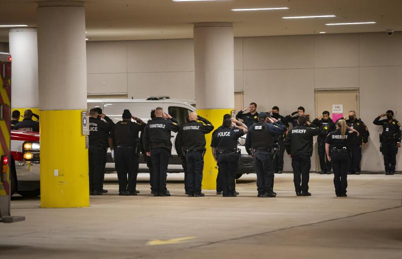 Man fatally shoots Texas officer working security at mall | AP News