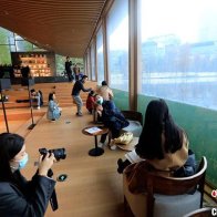 'Underwater bookstore' entertains readers in Chengdu