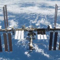 Cosmonauts Find Bacteria Living On The Outside Of The ISS | IFLScience