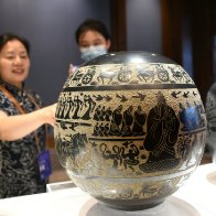 Hand-made works of Confucius are on display in Shandong