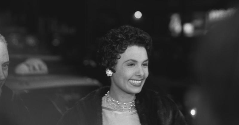 Lena Horne, a "trailblazer" of the arts, becomes first Black woman with Broadway theater named after her - CBS News