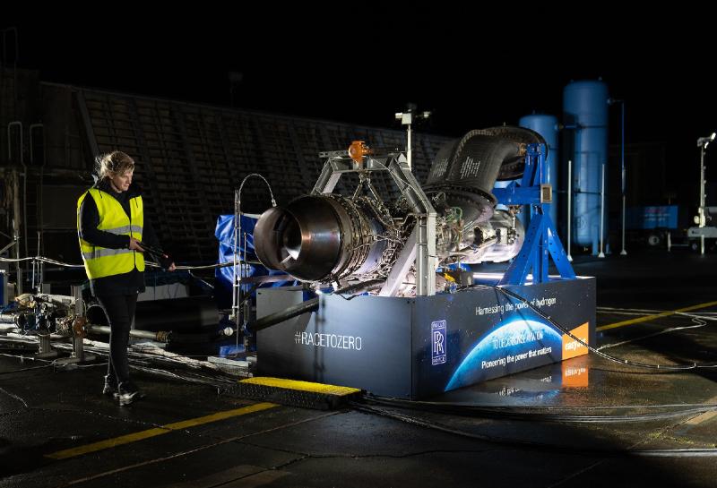 Airplane engine burns hydrogen during a ground test