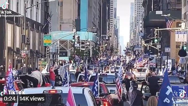 Trump Supporters Create Massive Traffic Jam On 5th Avenue in NYC In Protest Of His Arrest