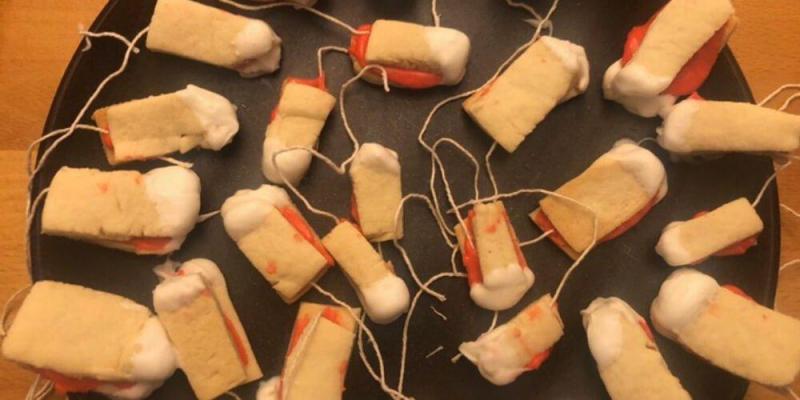 7th graders make tampon cookies for principal after he refused to put tampons in the bathrooms