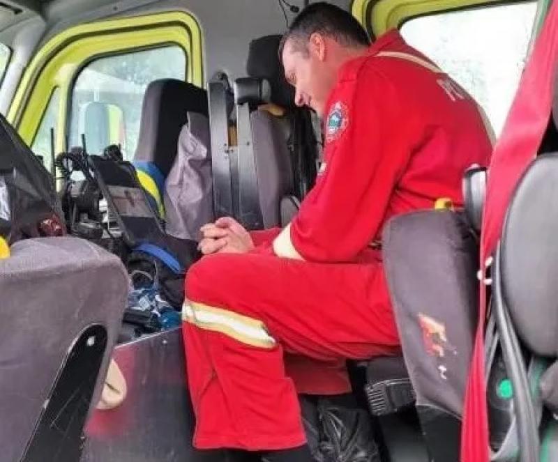 ‘Goosebumps’: B.C. firefighter attends virtual citizenship ceremony while on front lines of wildfire