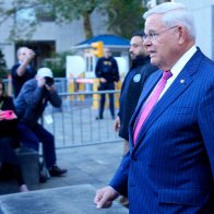 Gold bars in Bob Menendez bribery case linked to 2013 robbery: NBC