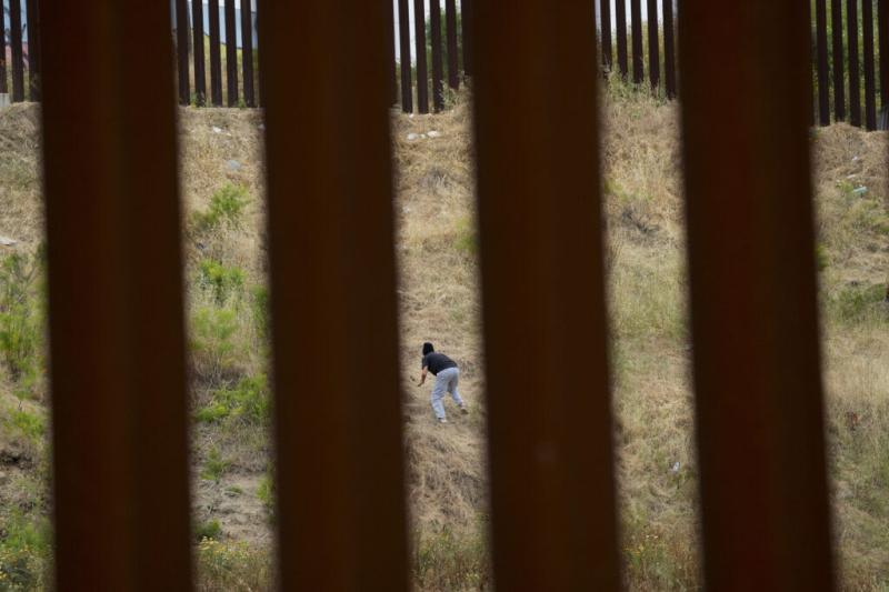 California veterans group patches border wall in absence of repairs: 'I had to do it myself' | News | gazette.com