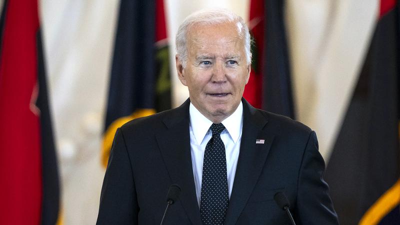 Clinton adviser says Biden campaign 'doing it all wrong' 