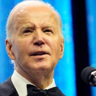 Opinion: Everyday citizens have abandoned Biden. When will America’s elites?