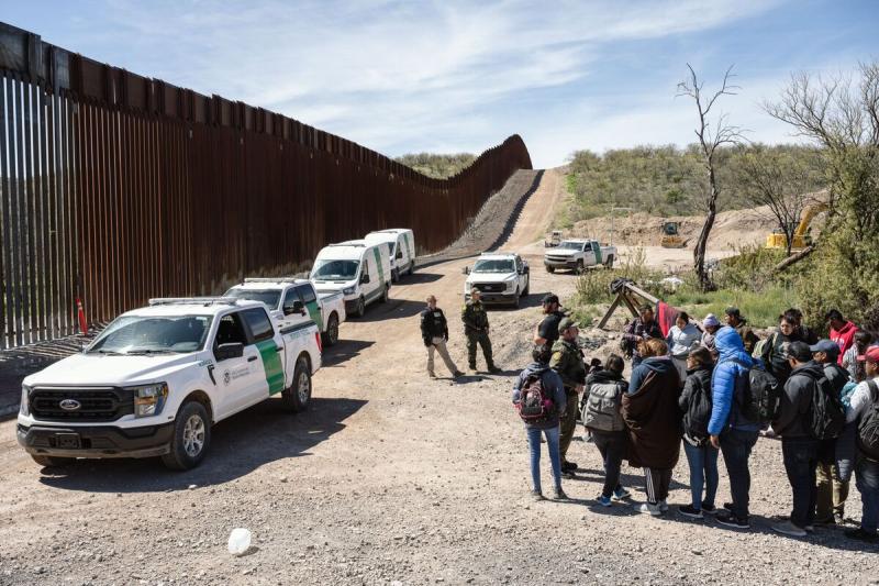 Illegal US Border Crossings Aren't Really Breaking Records - Bloomberg