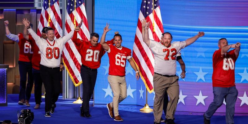 Social media calls out Tim Walz coaching history after former players take center stage at DNC