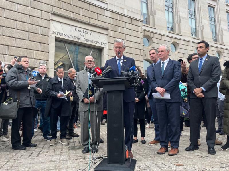 Congressional delegation outside USAID now: “We are here to shed a light on a crime unfolding before our eyes.”