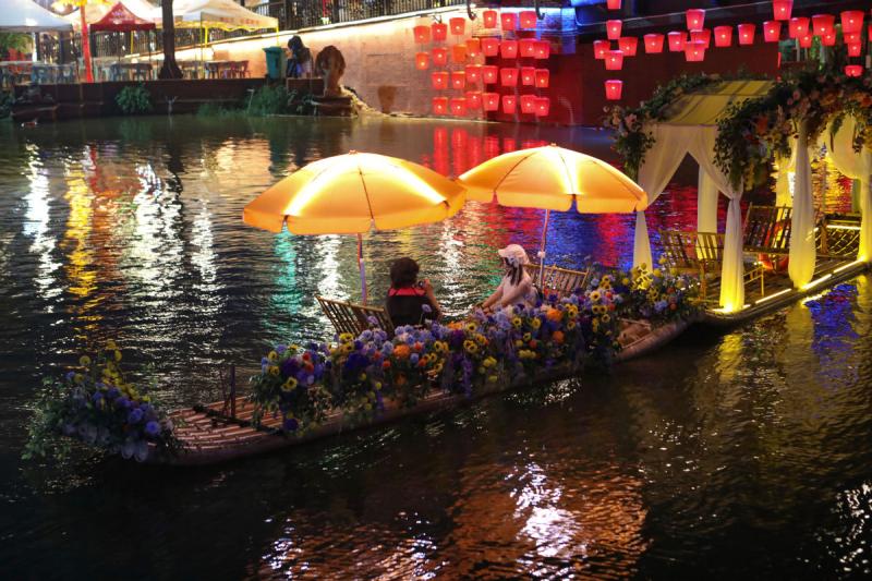 Vibrant snapshots of China during Labor Day holiday