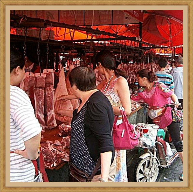 Shopping for meat and fish in the Chengdu wholesale market
