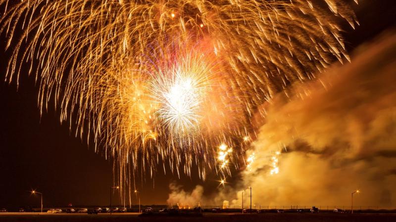Tips & Tricks For Photographing Fireworks With A DSLR Camera