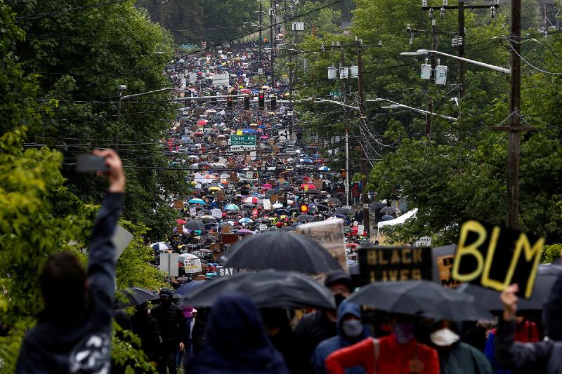 Seattle BLM protesters demand white people 'give up' their homes